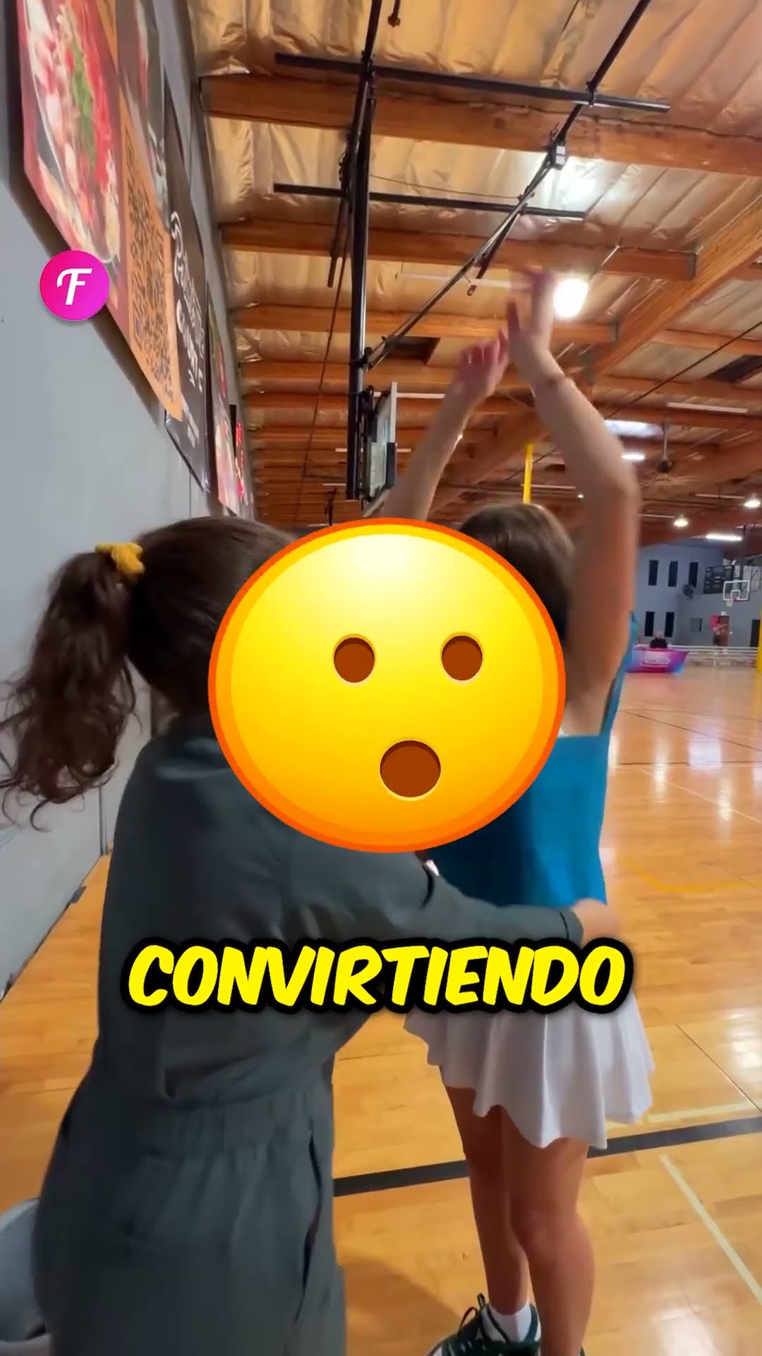 Las chicas se burlaron de su traje de animadora, así que tuvo un cambio de imagen ❤️?